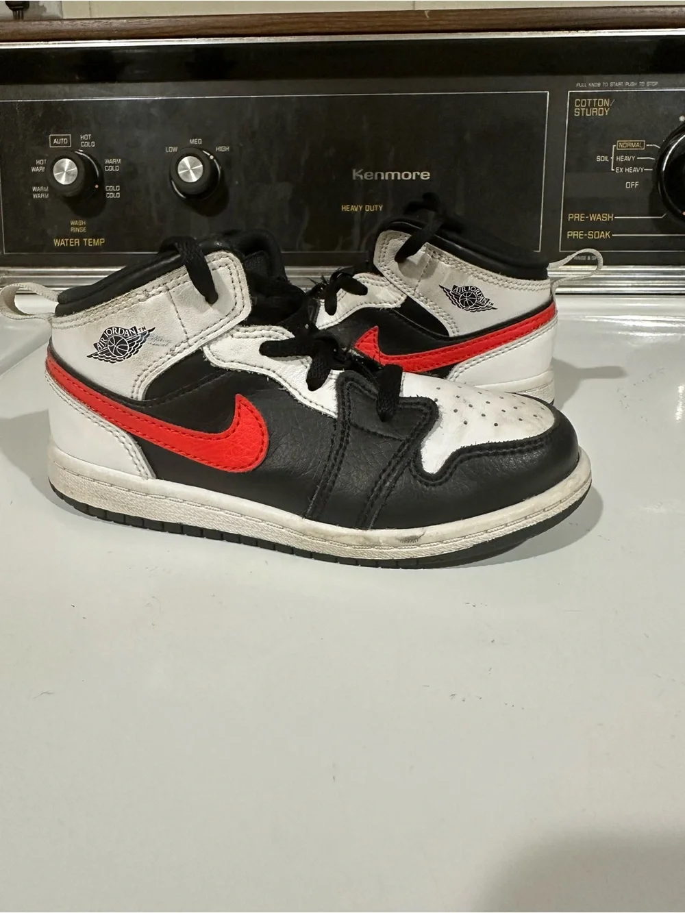Air Jordan retro 1 mid chile red size 10c toddler boys unisex
